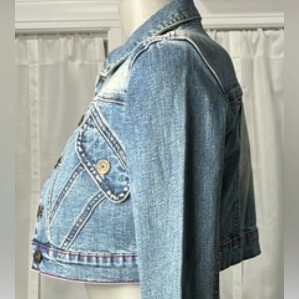 NWT YnQ Signature Distressed Cropped Denim Jacket Medium Blue Jean Jacket Trendy - Picture 4 of 16